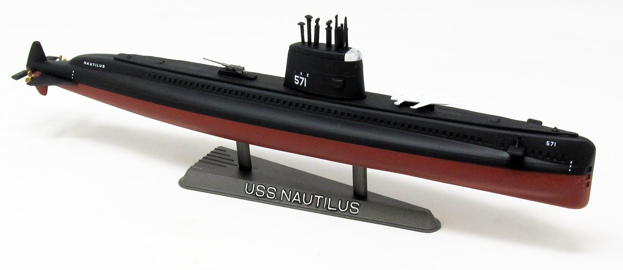 1/300 SSN 571 Nautilus Submarine