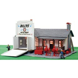 HO B/U Billy's Auto Body, Lighted w/Figures