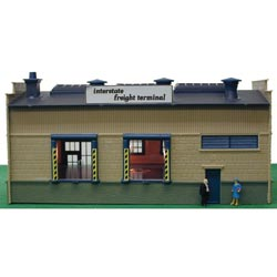 HO B/U Freight Terminal, Lighted w/Figures